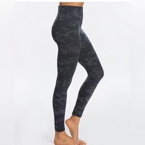 Spanx Seamless Camo Legging size LG